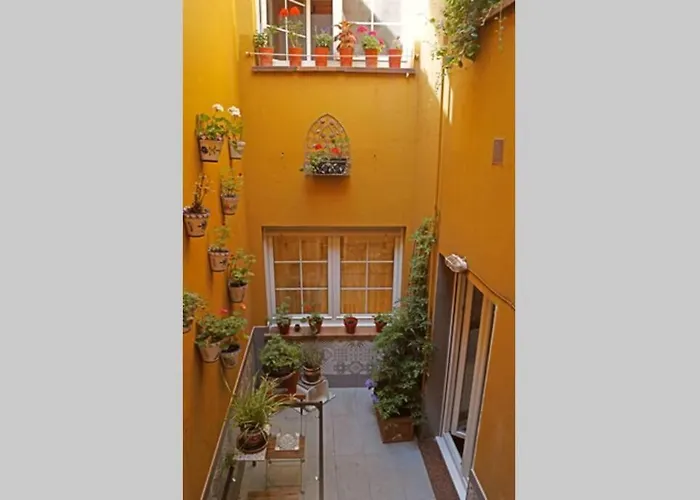 En Cimadevilla Junto Al Puerto Deportivo Gijón