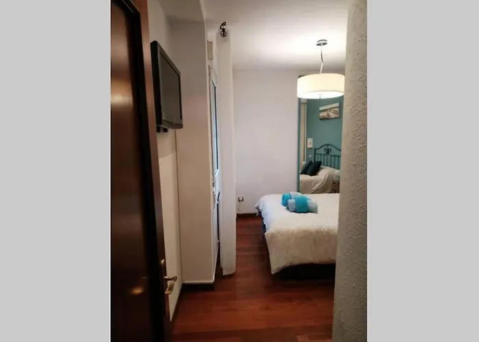 En Cimadevilla Junto Al Puerto Deportivo Gijón