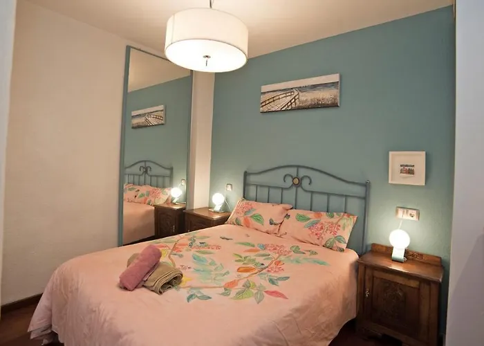 En Cimadevilla Junto Al Puerto Deportivo * Gijón