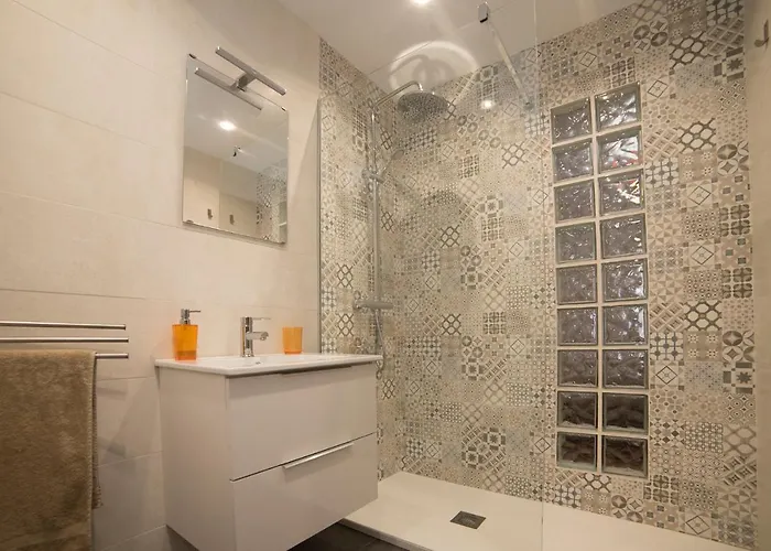 En Cimadevilla Junto Al Puerto Deportivo Gijón