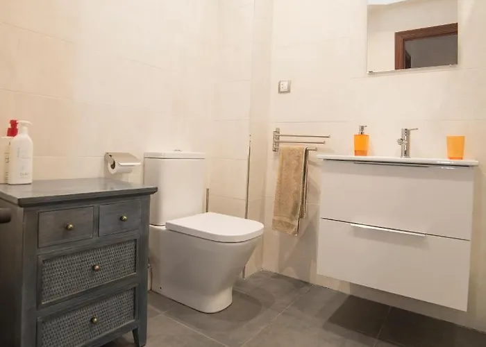 En Cimadevilla Junto Al Puerto Deportivo Gijón